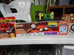 lot 3431 image: Matchbox Lava Escape and Shake n Go Crash Toy Car