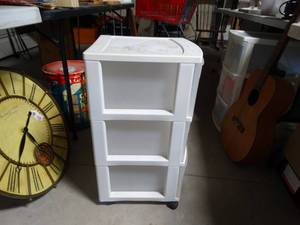 lot 3435 image: White Plastic 3 Drawer Rolling Organizer