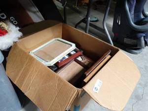 lot 3438 image: Large Lot of Picture Frames