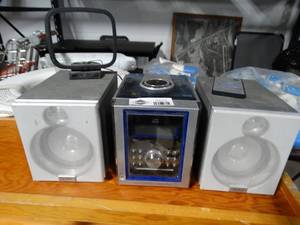 lot 3453 image: Curtis CD Player with Speakers and Remote