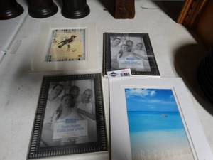 lot 3460 image: Lot of Picture Frames