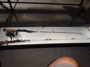 lot 3480 image: Lot of 2 Fishing Poles