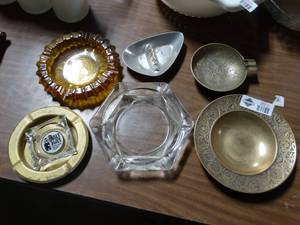 lot 3505 image: Lot of Ashtrays