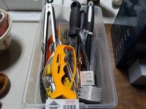 lot 3510 image: Lot of Kitchen Utensils
