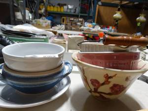 lot 3514 image: Lot of Assorted Bowls