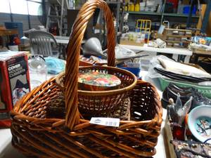 lot 3519 image: Lot of Baskets