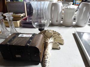 lot 3538 image: Lot of Home Decor