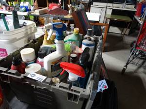 lot 3543 image: Lot of Misc. Cleaning Supplies