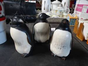 lot 3549 image: Set of 3 Decorative Penguins