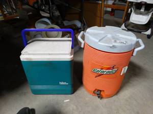 lot 3554 image: Igloo Cooler and Gatorade Cooler