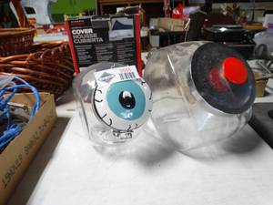 lot 3555 image: 2 Glass Cookie Jars with Lids