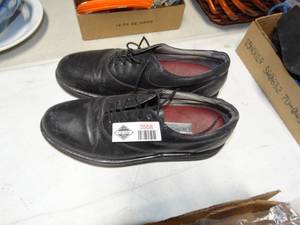 lot 3558 image: Mens Vibram Dress Shoes