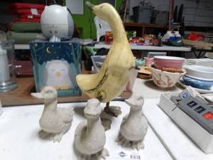 lot 3565 image: Lot of Duck Decor