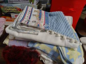 lot 3575 image: Lot of Blankets