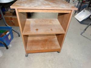 lot 3578 image: Small Rolling Shelf