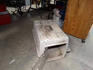 lot 3583 image: Plastic Animal Crate