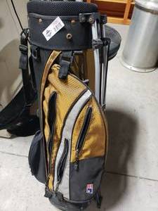 lot 3588 image: USKG Champion Golf Bag with Clubs
