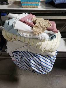 lot 3605 image: Lot of Bedding