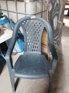 lot 3611 image: Plastic Lawn Chair