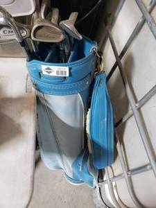 lot 3612 image: Blue Don Martin Golf Bag with Clubs