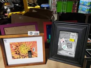 lot 3631 image: Lot of 4 Picture Frames