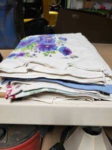 lot 3634 image: Lot of Floral Cloths