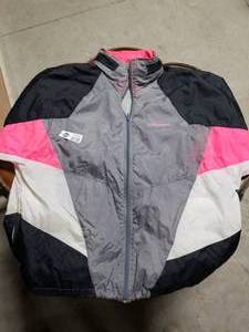 lot 3638 image: XL Womens Nike Windbreaker