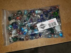 lot 3650 image: Lot of Mini Figurines on Beads