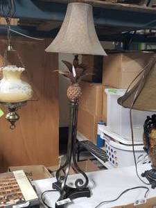 lot 3660 image: Tall Pineapple Table Lamp