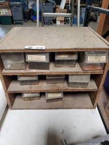 lot 3672 image: Small Organizer with Assorted Light Bulbs