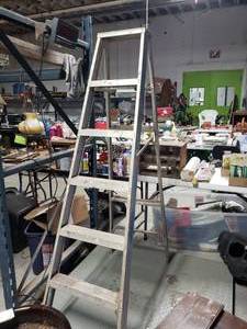lot 3678 image: Aluminum Painters Ladder