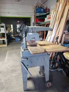 lot 3687 image: DeWalt 10 Blade Table Saw