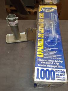 lot 1724 image: Tough Guy 1,000 Lb Load Swivel Trailer Jack With Locking Pin Trj0300 Marine Md