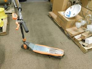 lot 1734 image: Pulse Preformence Electric Scooter