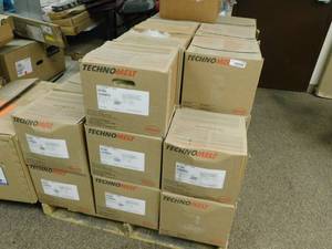 lot 1746 image: Large Lot of Technomelt 8000 Glue Pellets