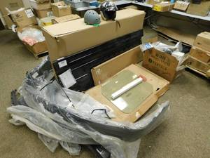 lot 1747 image: Very Large Lot Misc Auto Parts Large Amount OEM Inspect