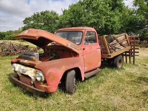 lot 6 image: 1954 Ford F-350 Truck