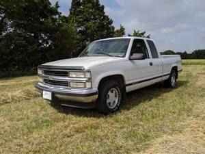lot 10 image: 1998 Chevy Silverado 1500 Vin 2GCEC19R1W1153651