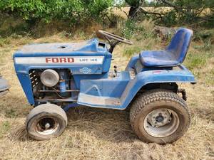 lot 27 image: Ford LGT 145 Mower