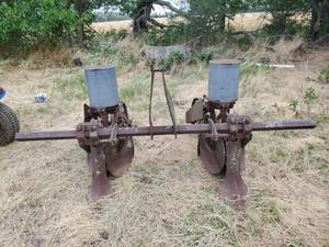 lot 28 image: Antique Planter