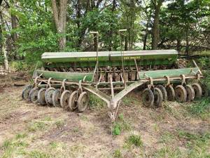 lot 36 image: John Deere Van Brunt 16 x 8 GBNG Press