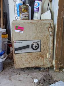 lot 40 image: Sentry Safe 1380 And Assorted Items