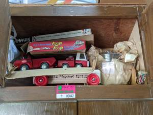 lot 42 image: Assorted Items