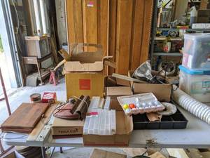lot 86 image: Assorted Items