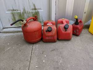 lot 99 image: (4) Gas Cans