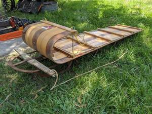 lot 117 image: Paris Wooden Sleigh