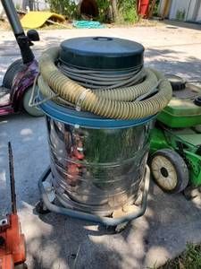 lot 122 image: Electrolux Vacuum