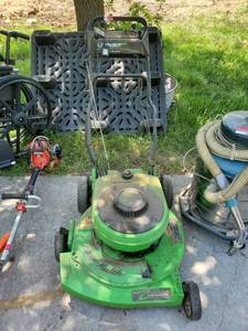 lot 123 image: Lawn Boy Gold Series Electric Series