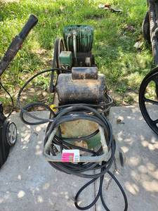 lot 126 image: Paint Sprayer Air Compressor