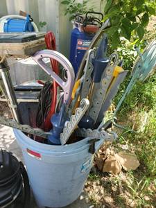 lot 129 image: Trash Can, Vacuums, And More